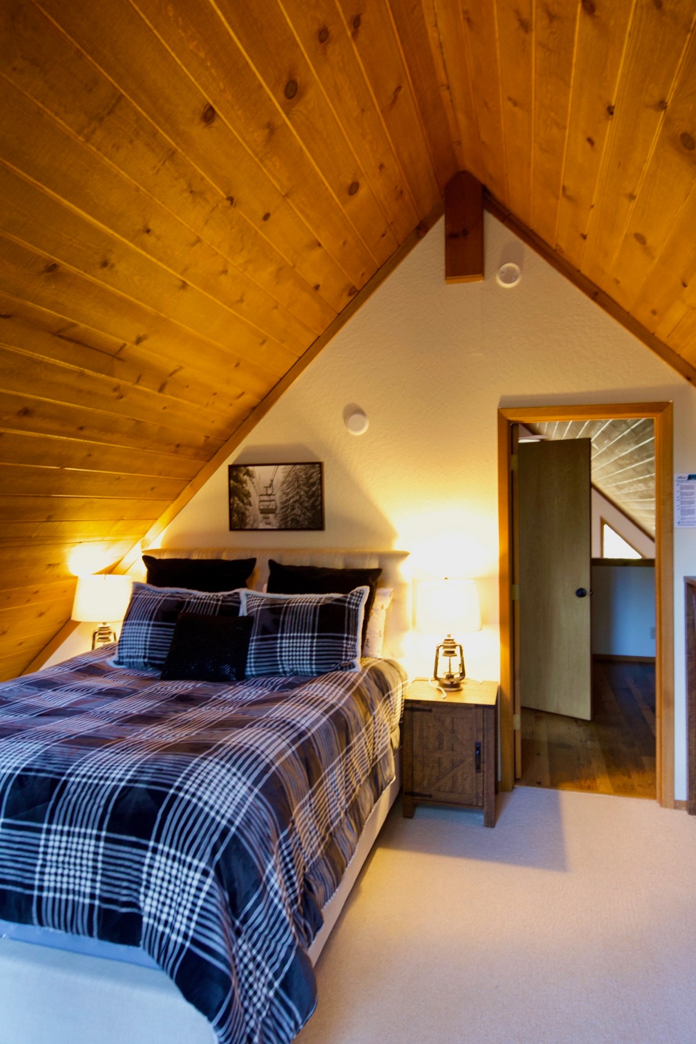 Upper bedroom with queen bed