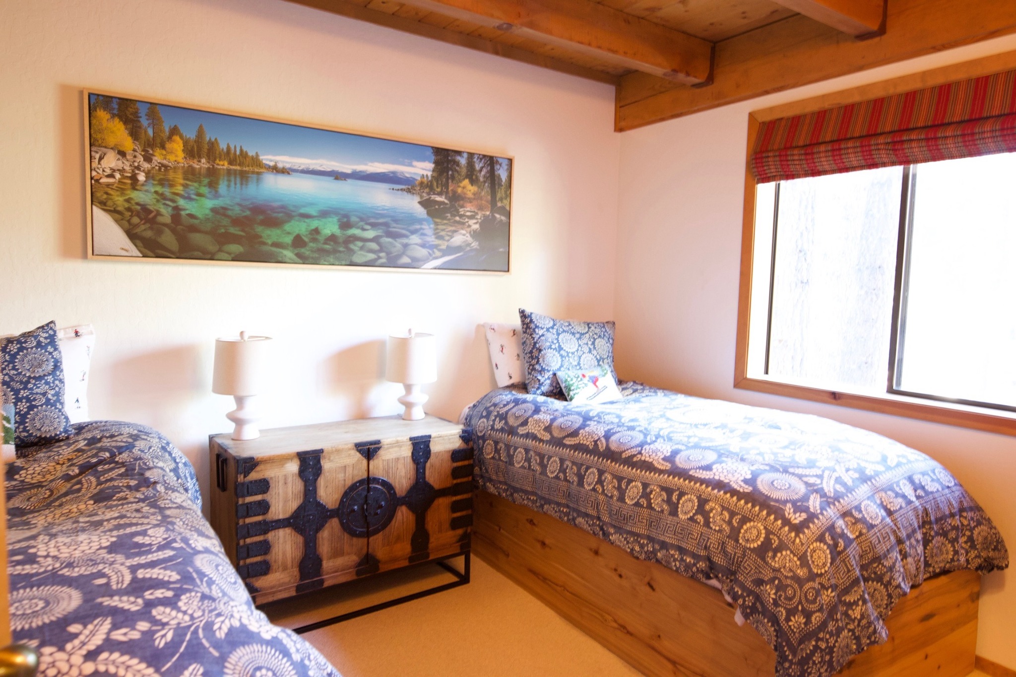 Twin bedroom
